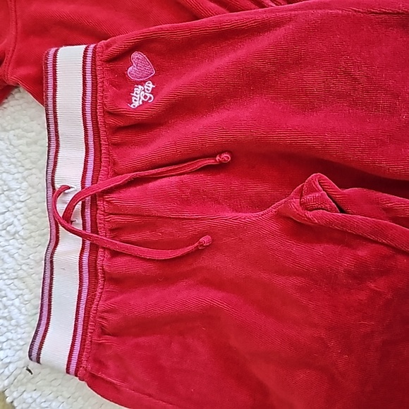 Baby Gap in pre-loved like new condition Red Velvet Top and bottom for 2yr - Picture 5 of 6